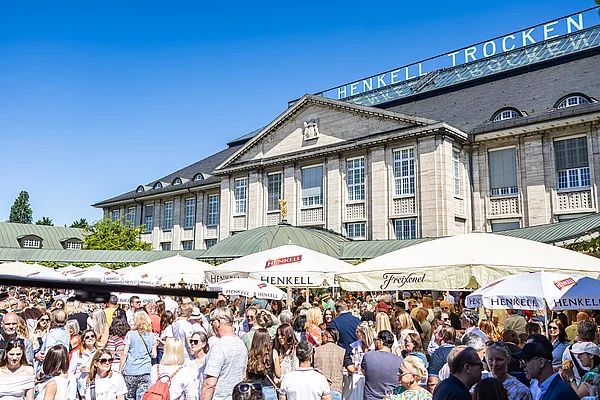 Ein prickelndes Ereignis, das in jeden Kalender gehört: Sekttag im Schloss Henkell