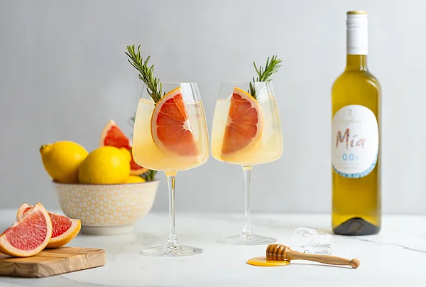 Sommerliche Drink-Kreationen mit Freixenet Mía und Wine Wednesday